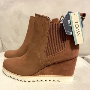 Brand new, TOMS Maddie ankle boot. W8
